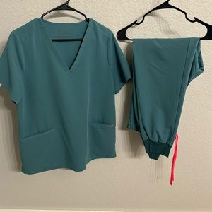 Figs Women’s Scrub Set